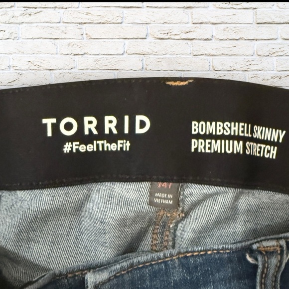 Torrid Bombshell Skinny Jeans Blue Size 14T 14 Tall Distressed - Picture 3 of 4